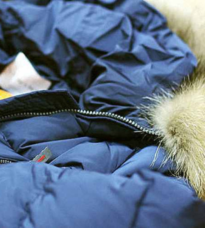 Пуховики – теплая и удобная одежда, незаменимая в зимние холода. Но такие вещи требуют особого ухода.