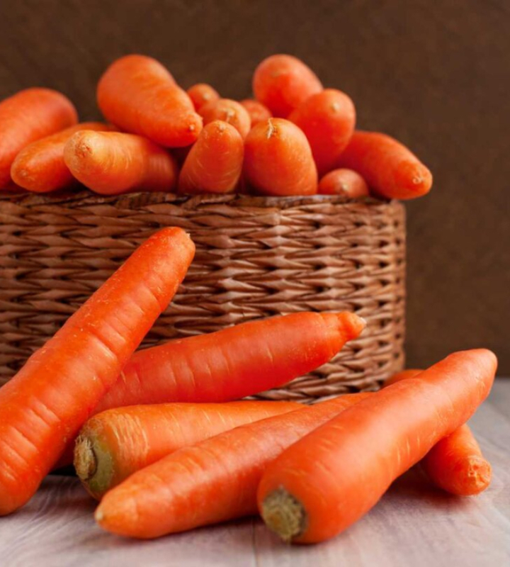 Морковь осенней посадки крупнее и вкуснее, чем при весенних посевах. Как высадить морковь под зиму: рассказывают опытные дачники.
