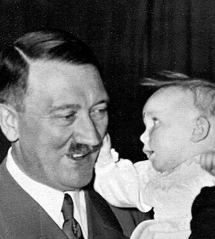 Адольф Гитлер какое-то время даже принимал участие в воспитании этого мальчика. Сегодня сын этого страшного человека живет в Америке и является  его официальным наследником.