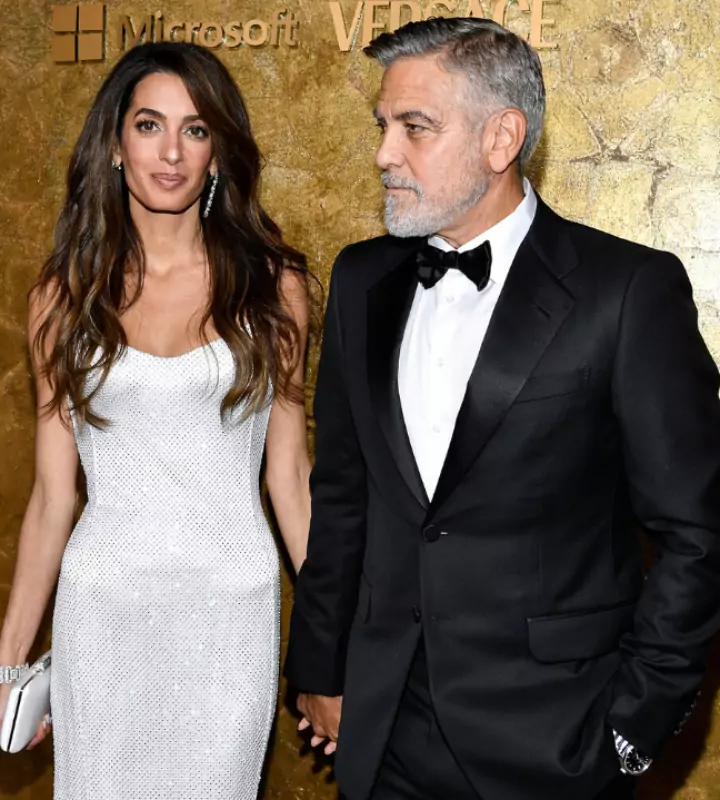 Актер Голливуда Джордж Клуни посетил премьерный показ ленты «Парни в лодке» в обществе своей жены Амаль, которой досталось от мужа на глазах у всех.