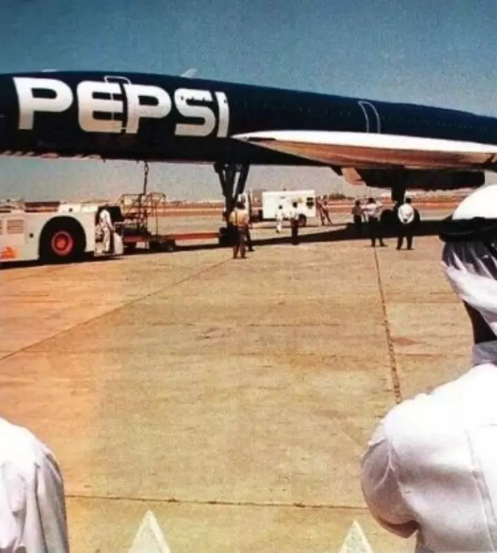В 1996 году компания Pepsi запустила рекламную кампанию под названием «Pepsi Stuff», которая позволяла покупателям накапливать баллы Pepsi Points при каждой покупке продукта и впоследствии обменивать их на товары из каталога Pepsi Stuff.