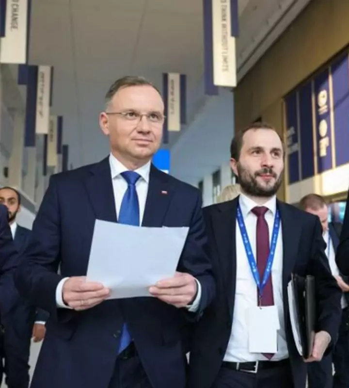 Президент Польши Анджей Дуда созвал экстренное совещание с сотрудниками силовых ведомств страны после загадочного случая с НЛО.