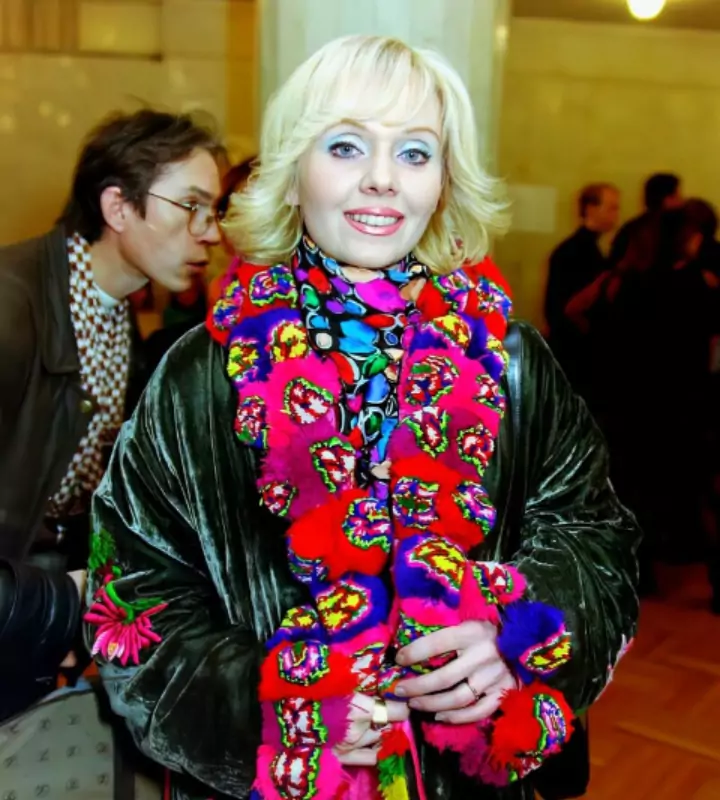 Как раз в середине 90-х певица Валерия стала невероятно популярной.
