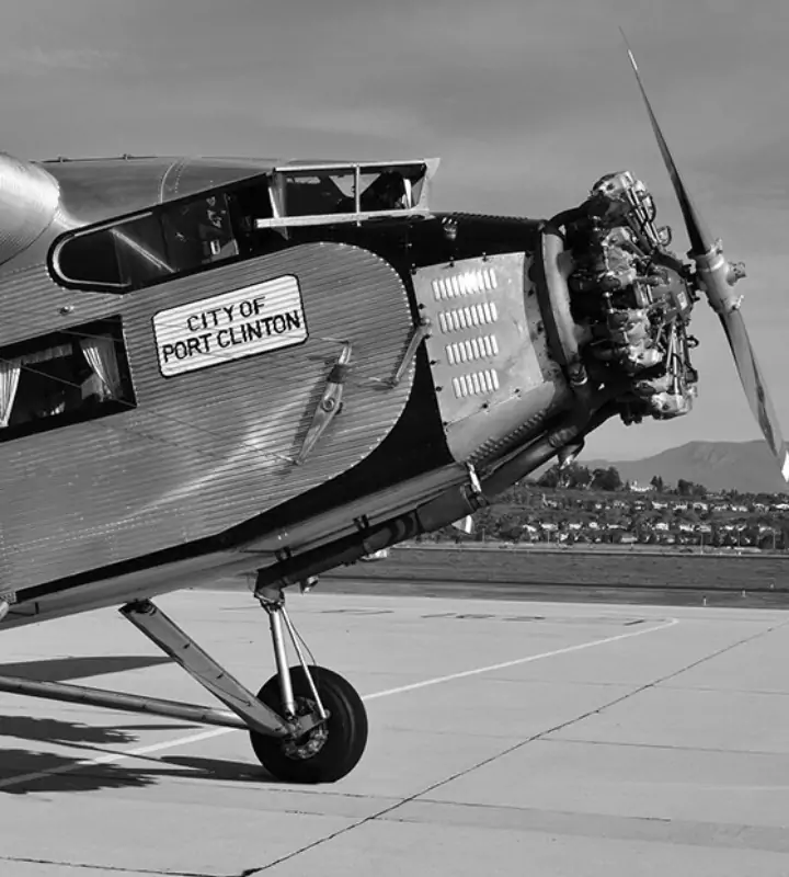 Еще в 1925 году компания Ford производила легкие моторные самолеты. Их изготовление продолжалось до 1933 года.