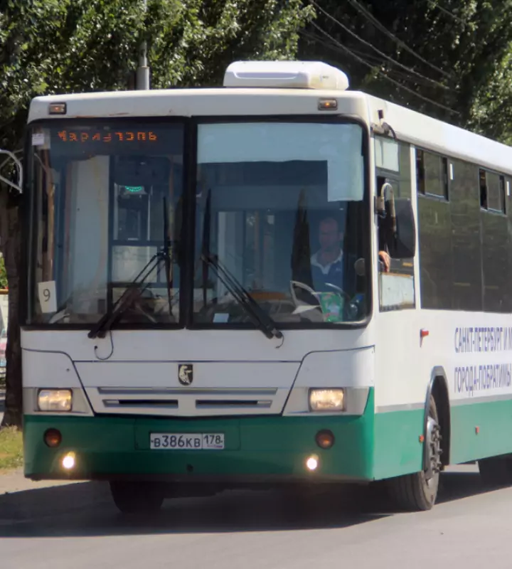Замглавы администрации Таганрога Сергей Беликов утверждает, что местные водители общественного транспорта переезжают в Мариуполь из-за больших зарплат.