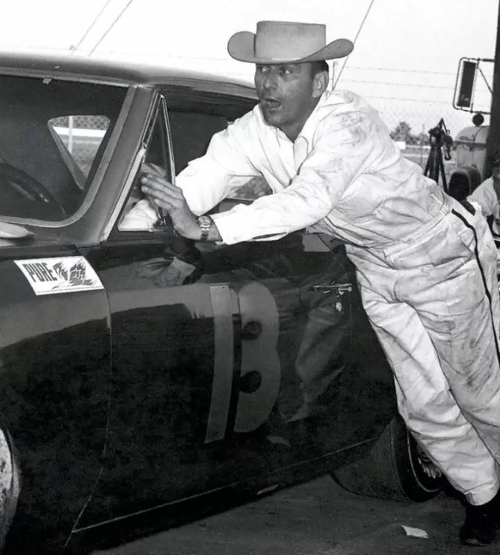 Легендарный механик и инженер Генри «Смоки» Яник нередко выставлял на старт гонок NASCAR болиды, которые отвечали букве правил, но не их духу.