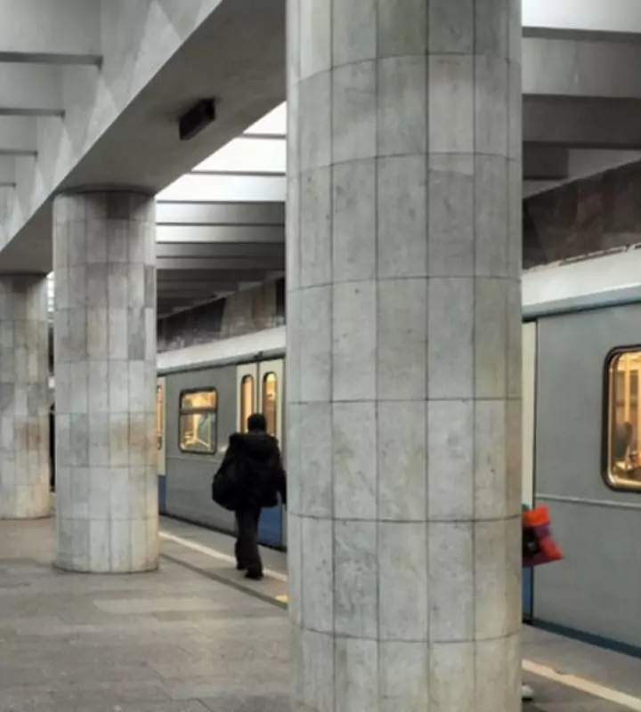Ребенок появился на свет в метро Москвы. Роды начались у пассажирки на станции метро «Нагатинская», сообщил 9 января столичный Дептранс.