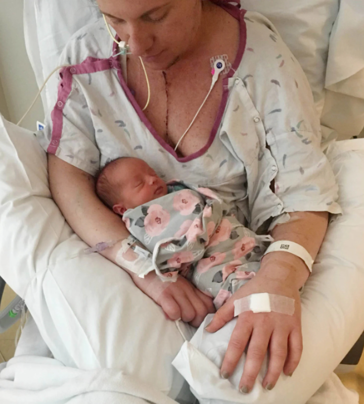 В начале мая 2023 года 35-недельная беременная Аманда Банич обратилась в больницу с болью в груди. Врачи сказали ей, что у нее несварение желудка и паническая атака.