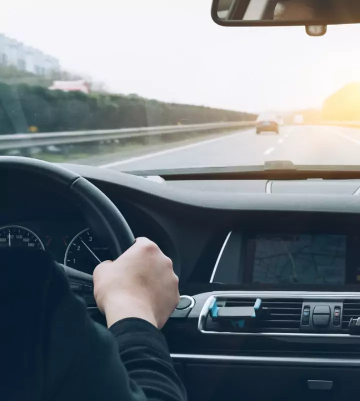 Многолетний опыт вождения автомобилем позволяет обнаружить полезные лайфхаки, вот 5 главных важностей опытных водителей.