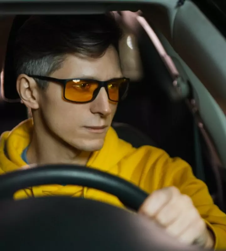 Начиная с 1950-х очки с желтыми линзами стали настоящей находкой для водителей, так как позиционировались как улучшающие видимость в ночное время суток.