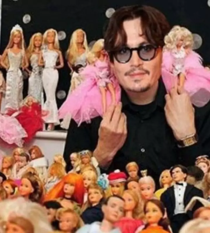 Джонни Депп признался, что коллекционирует всевозможных Барби, что он начал делать, чтобы помочь себе войти в образ. Теперь