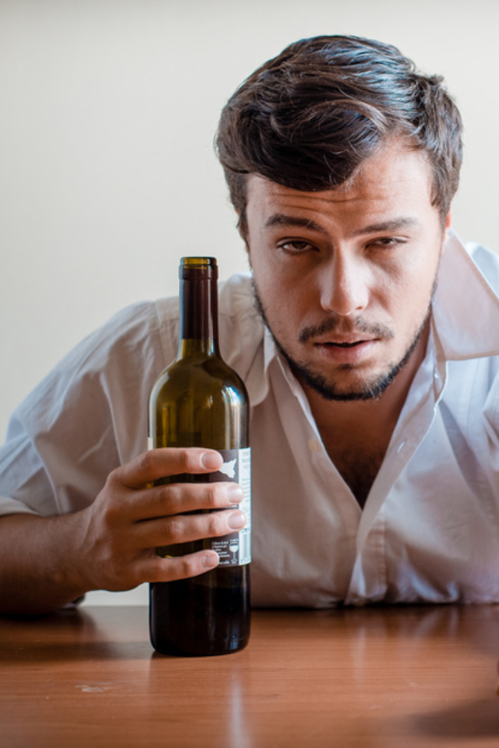 В одном научном исследовании специалисты определили три самых опасных возраста для увлечения алкоголем.