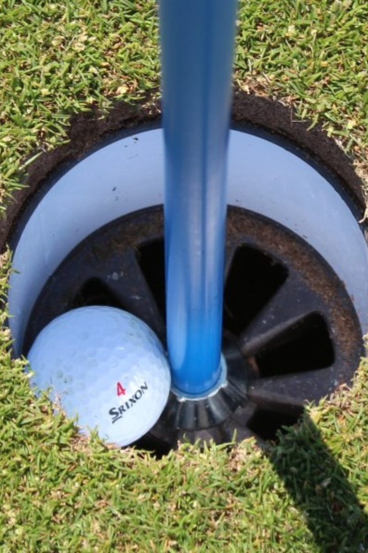 Закатывание мяча для гольфа в лунку после первого же удара на дальнее расстояние, так называемый «hole-in-one» — случай очень редкий. 