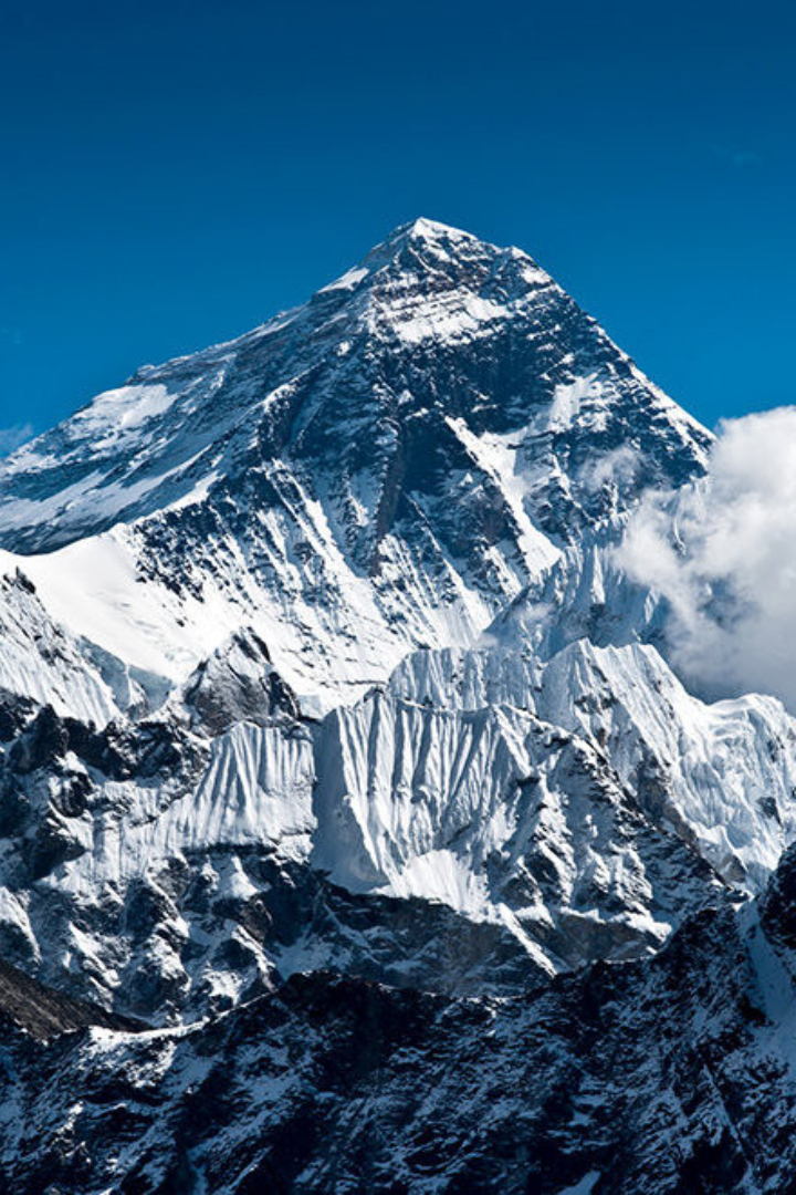Первое научное измерение высоты Эвереста было произведено в 1856 году. 