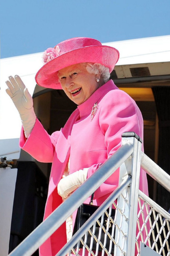 У королевы Великобритании не было паспорта, однако она могла беспрепятственно перемещаться по всему миру. 