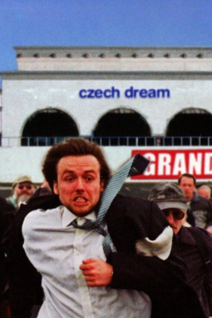 В 2003 году Прагу заполонили рекламные объявления об открытии нового супермаркета «Чешская мечта» с рекордно низкими ценами.
