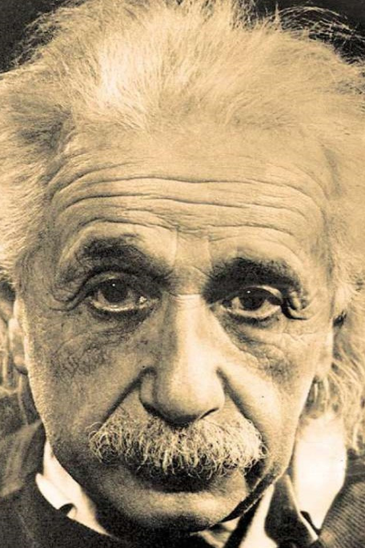 В заключительный период жизни Эйнштейн жил и работал в американском Принстоне. 