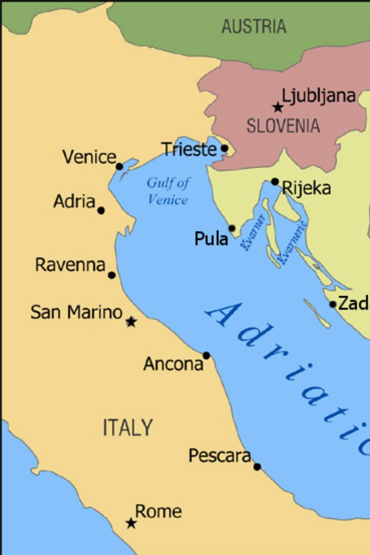 Адриатическое море получило название в честь итальянского города Адрия, который, тем не менее, расположен не на его побережье, а в 22 км от него.