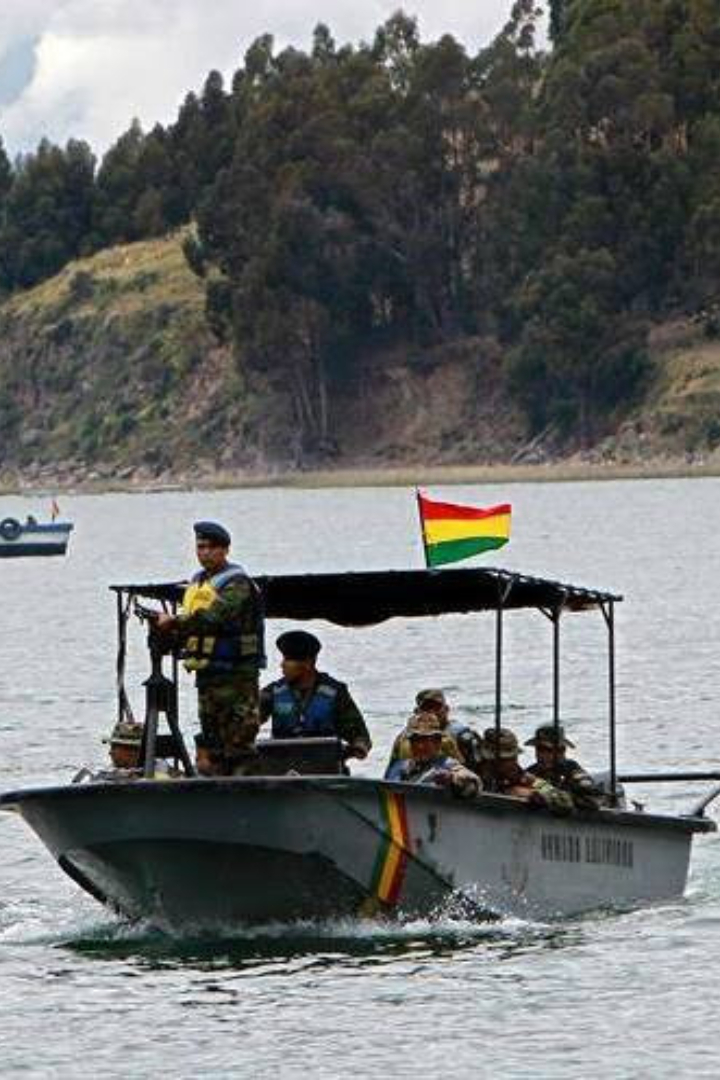 Боливия не имеет выхода к морю, но в ней есть официальные военно-морские силы.