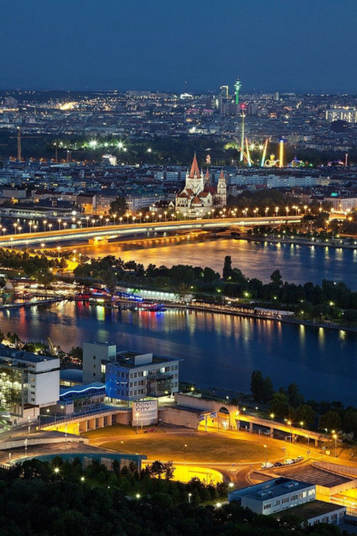 В большинстве европейских языков название столицы Австрии похоже на собственное название Wien, ещё в нескольких языках этот город зовётся Бец по имени когда-то стоявшей здесь аварской крепости.