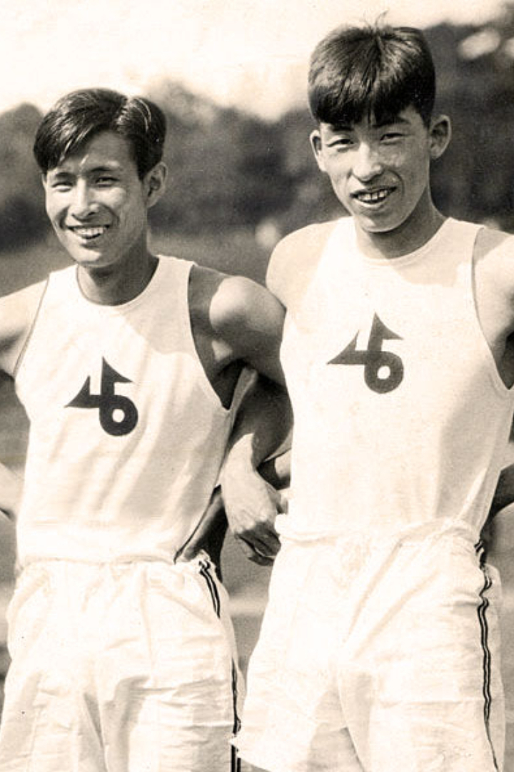 На олимпийских играх 1936 года в Берлине в соревнованиях по прыжкам с шестом два японца, Сюхэй Нисида и Суэо Оэ, показали одинаковый результат 4,25 метра, что соответствовало второму месту, и отказались от дополнительных прыжков.