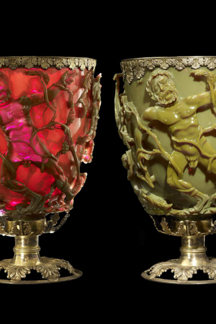 В Британском музее экспонируется Кубок Ликурга — древнеримский сосуд из стекла с фигурным узором, датируемый 4 веком. 