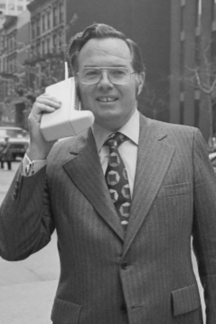 Самый первый в мире звонок с мобильника был совершен в США в 1973 году.