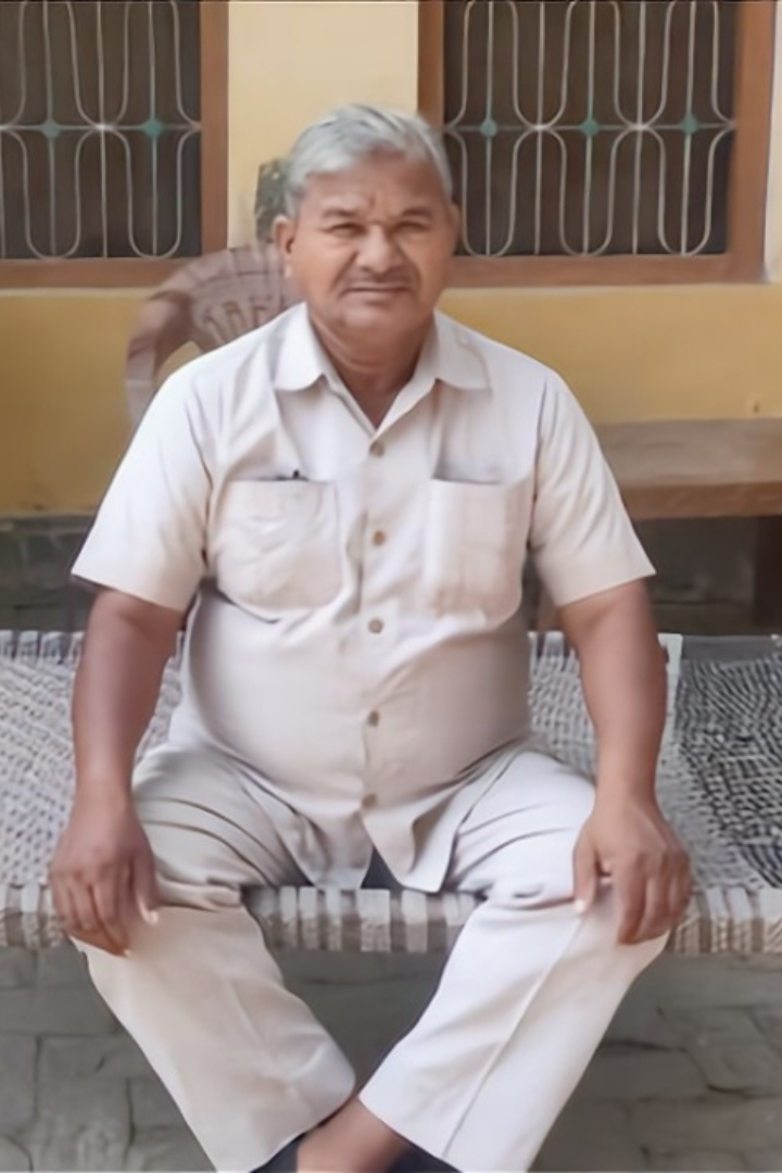 Лал Бихари, крестьянин из самого густонаселённого индийского штата Уттар-Прадеш, в 1976 году при попытке собрать документы на оформление кредита обнаружил, что по официальным данным он мёртв. 