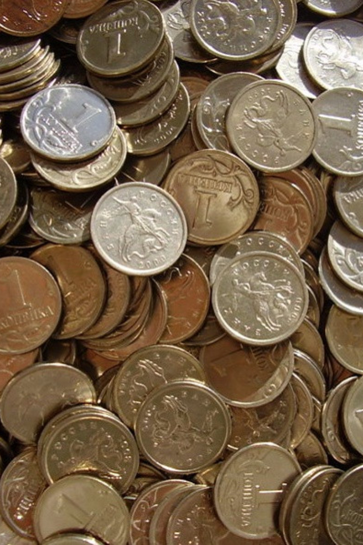 В ходе денежной реформы Елены Глинской 1535 года были чётко зафиксированы веса двух монет. 