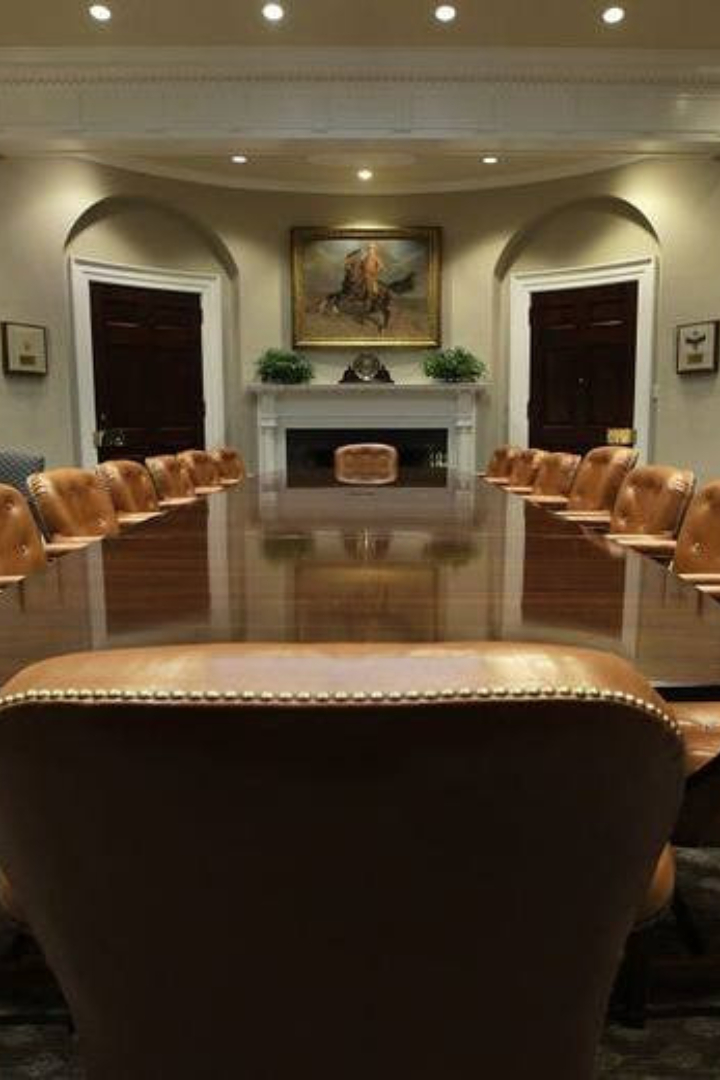 Одна из комнат для встреч в западном крыле Белого дома называется комнатой Рузвельта. 