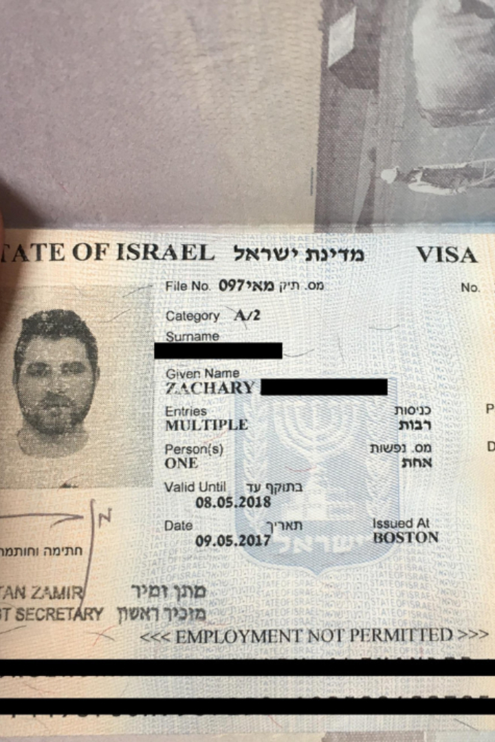 Если в иностранном паспорте есть виза Израиля, человека с этим паспортом не пустят во многие мусульманские страны.