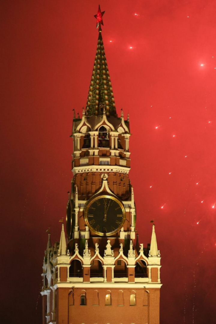 Непременный атрибут телетрансляции в новогоднюю ночь — звон часов на Спасской башне.