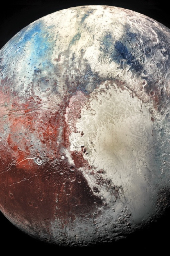 Международный астрономический союз лишил Плутон статуса планеты, назвав его карликовой планетой.