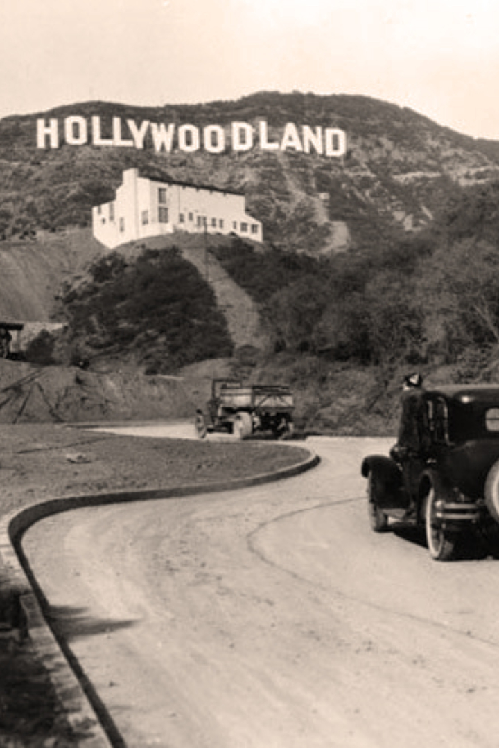 Знак Голливуда был создан в 1923 году, но совсем не как обозначение всемирной «фабрики грёз». 