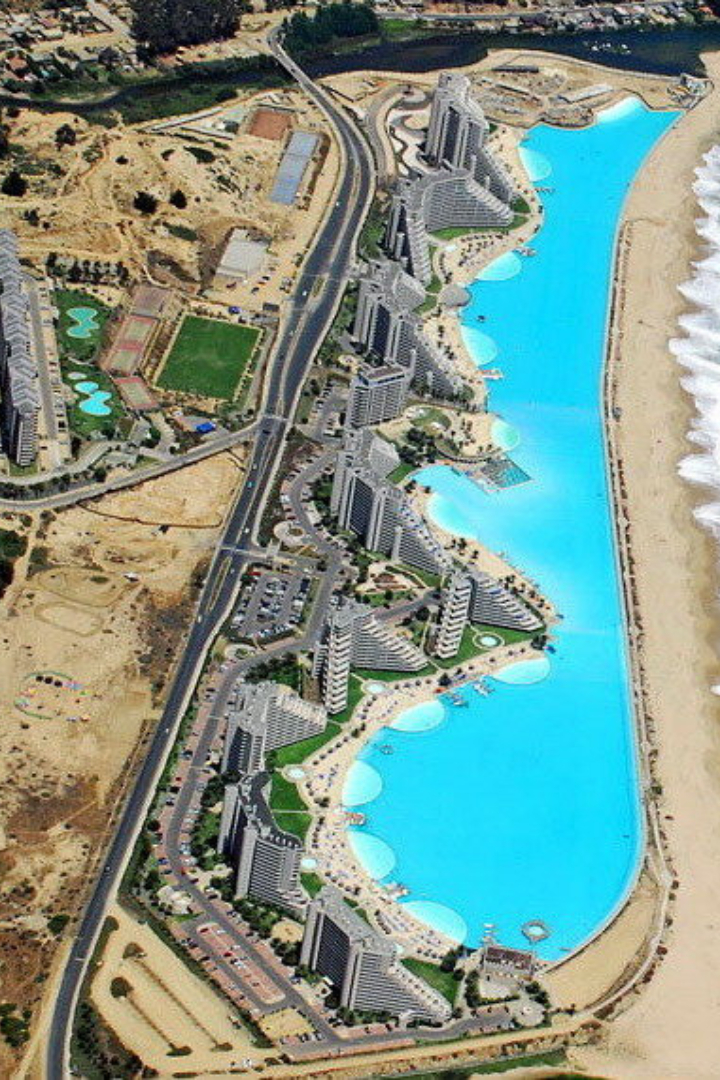 Самый большой искусственный плавательный бассейн в мире — это чилийский курорт Сан-Альфонсо-дель-Мар.