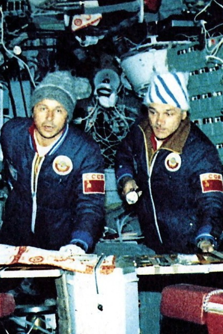 Перед запуском советской орбитальной станции «Салют-7» в различные ниши бортовой аппаратуры были спрятаны тубы с армянским коньяком. 