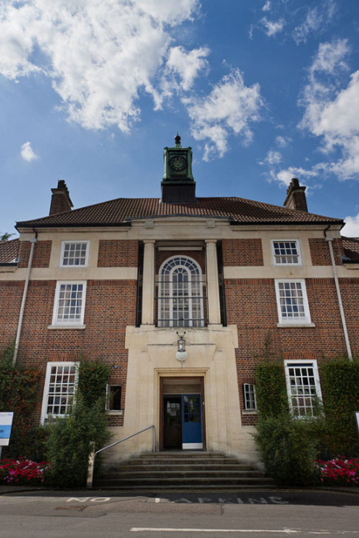В 1547 году открылась психиатрическая клиника в Лондоне — Бетлемская королевская больница, в честь библейского города Вифлеема. 