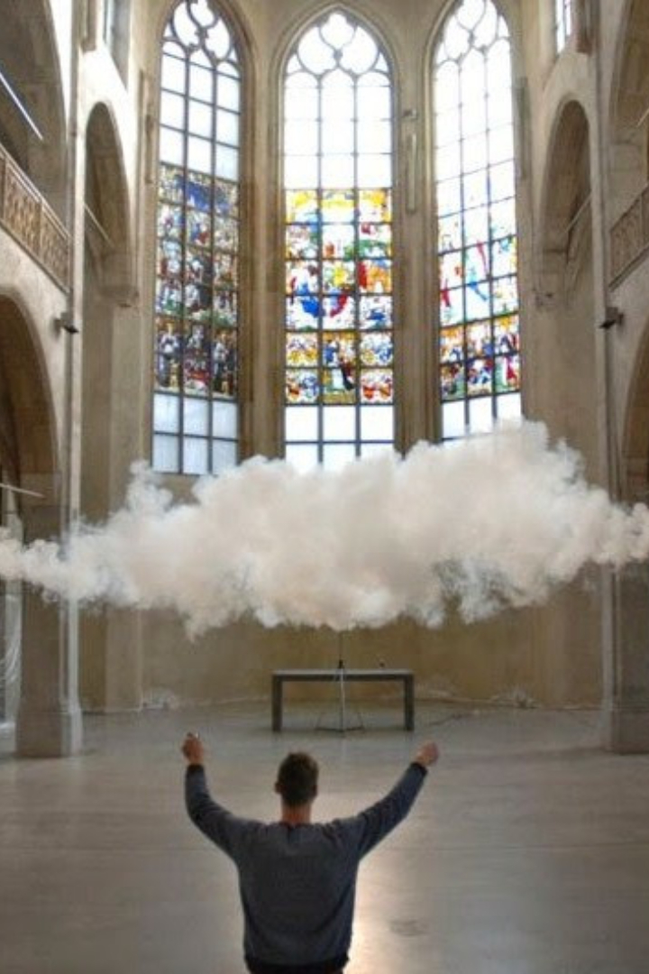 Голландский художник Бернднот Смильде придумал способ делать облака внутри помещений. 