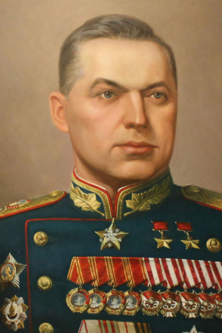 Константин Рокоссовский, поляк по национальности, в 1944 году получил звание маршала СССР. 