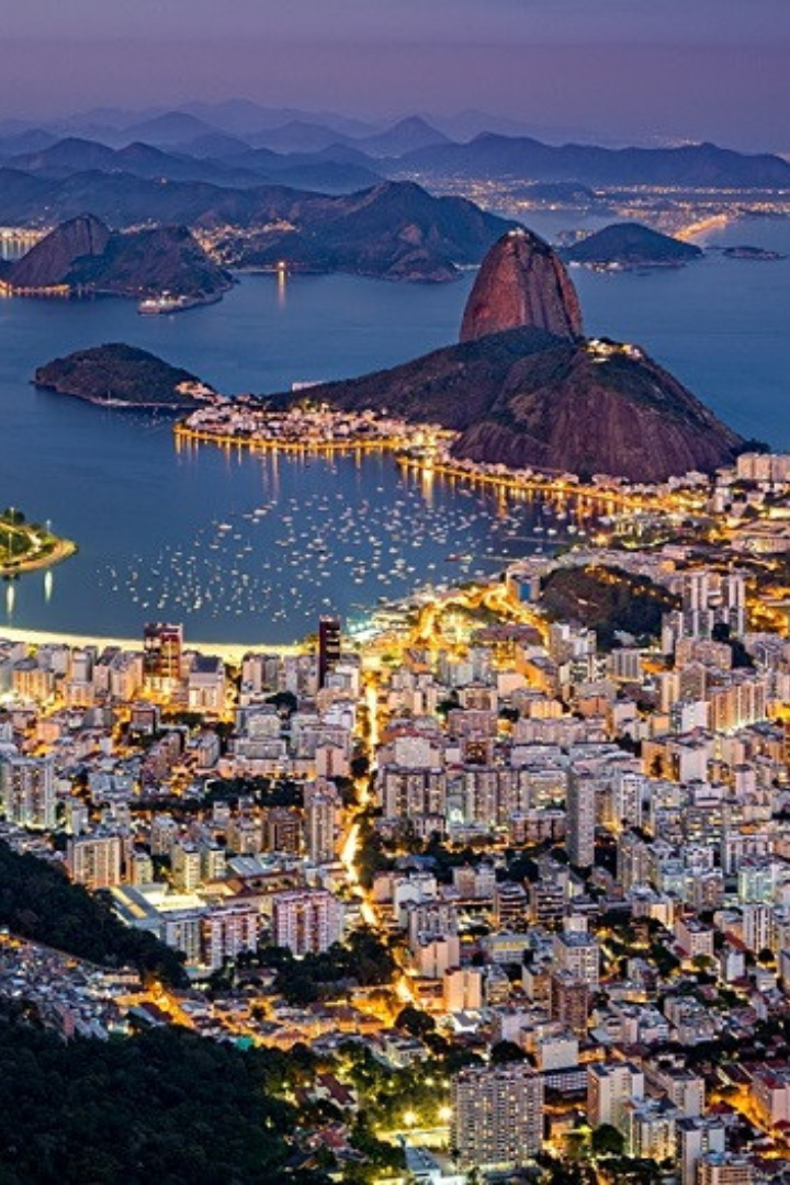 В испанском и португальском языках река — это «rio», поэтому названия многих городов Латинской Америки, стоящих на реках, начинаются с «Рио-».