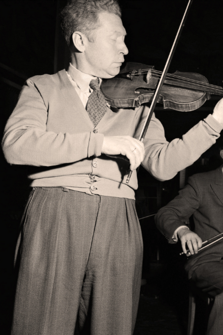 В 1941 году во время концерта филармонического оркестра в Норвегии в зал ворвалась группа нацистов. 