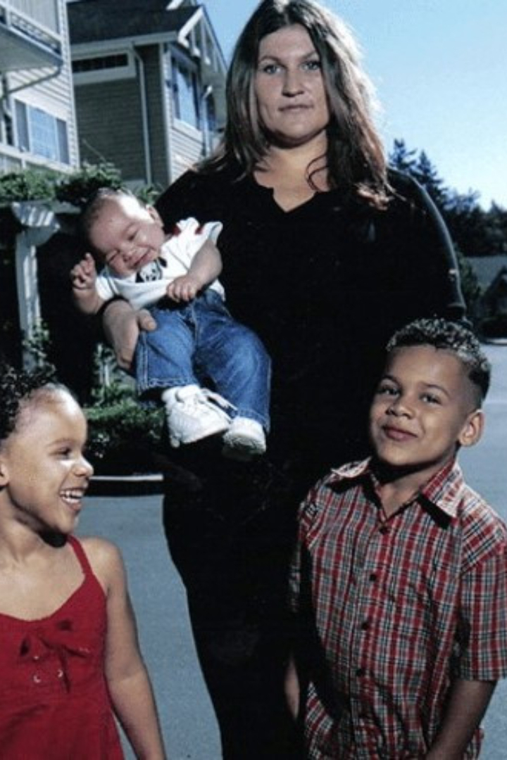 В 2002 году американка Лидия Фэйрчайлд при разводе с мужем проходила процедуру анализа ДНК, которая показала, что она не является матерью троим её детям.
