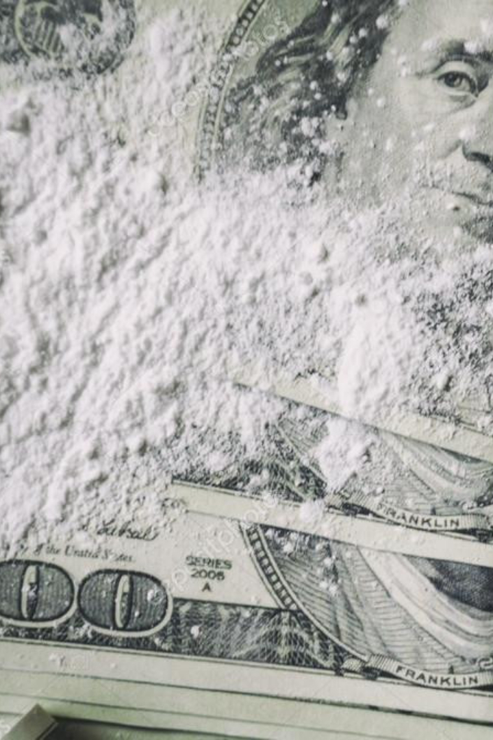Большинство купюр американских долларов, фунтов стерлингов и евро имеют на себе следы кокаина. 