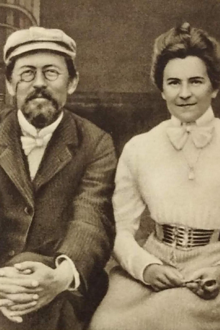 Антон Павлович Чехов в переписке со своей женой Ольгой Леонардовной Книппер не ограничивал себя стандартными ласковыми словами. 