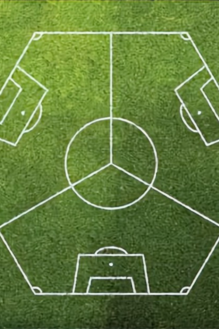 Датский художник Асгер Йорн ещё в начале 1990-х годов придумал трёхсторонний футбол. 