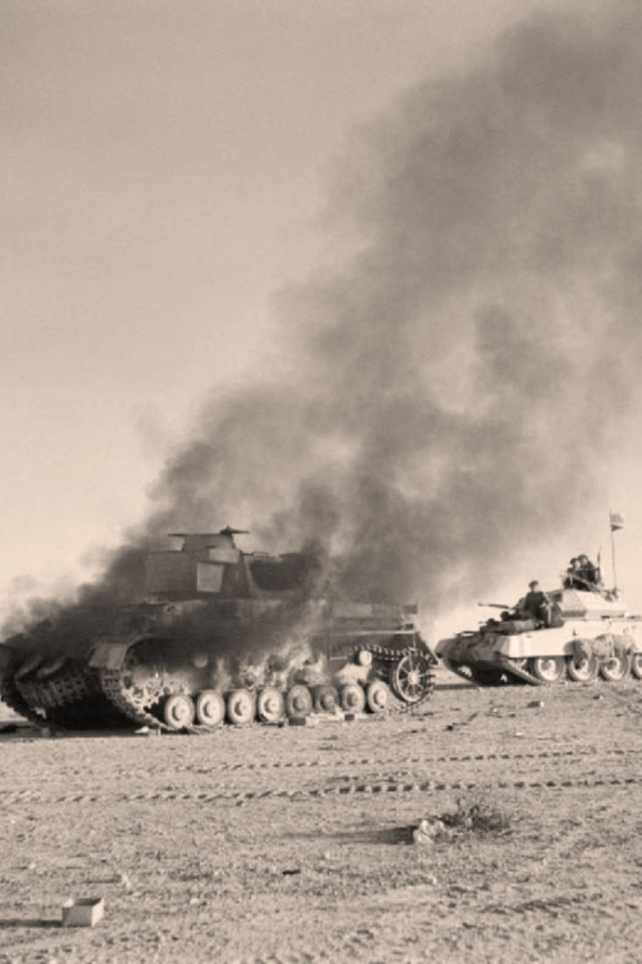 Находясь на североафриканском театре действий Второй Мировой войны, немецкие танкисты завели традицию переезжать кучки верблюжьего навоза «на удачу». 