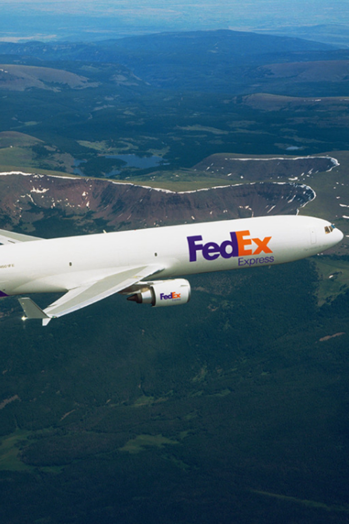 Грузовая компания FedEx Express оперирует самым большим в мире парком грузовых самолётов — на сегодняшний день их более 650. 