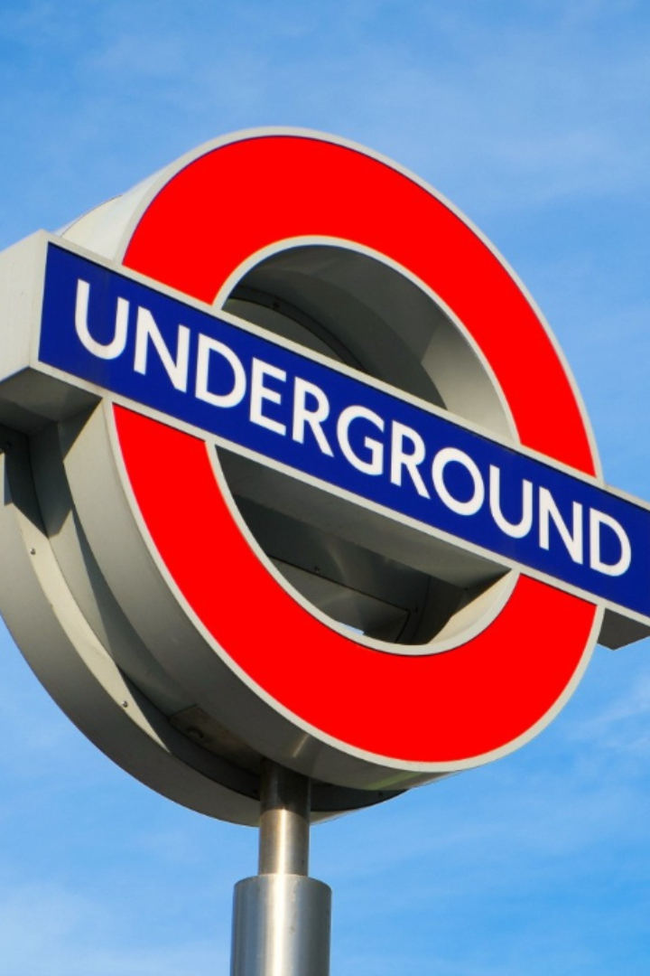 Лондонское метро известно под устоявшимся брендом «Underground», что буквально означает «Под землёй». 