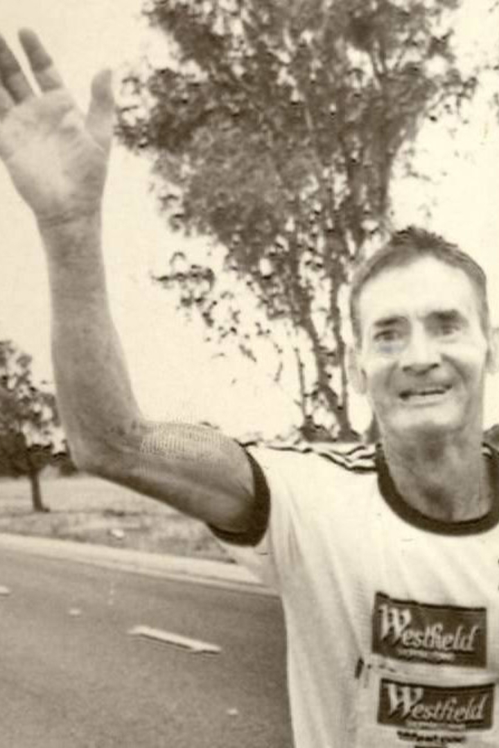 В 1983 году австралийский фермер Клифф Янг в возрасте 61 года впервые принял участие в ультрамарафоне на 875 километров и выиграл его.