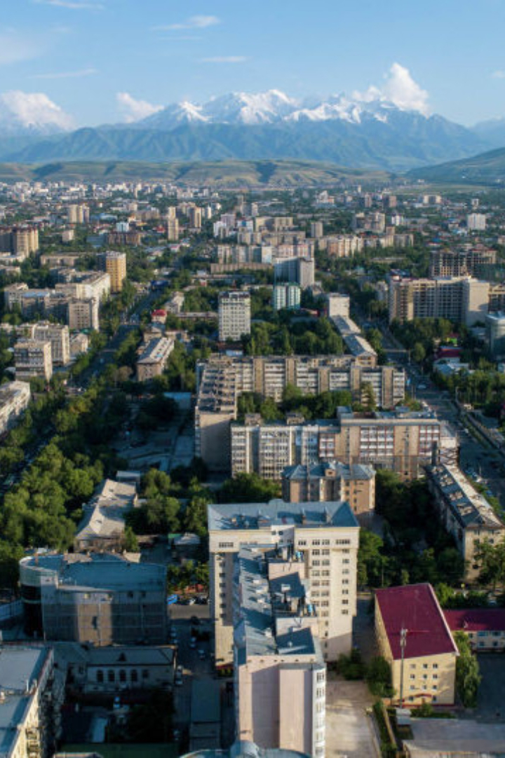Столица Киргизии Бишкек была переименована в 1926 году в честь родившегося здесь революционера и полководца Фрунзе, чей отец, молдаванин по национальности, находился здесь на военной службе. 